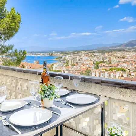 With Scenic View Apartment Roses