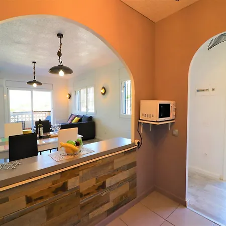 In With Waterfront Views شقة روساس