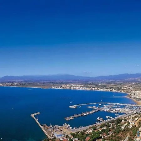 شقة In With Waterfront Views *