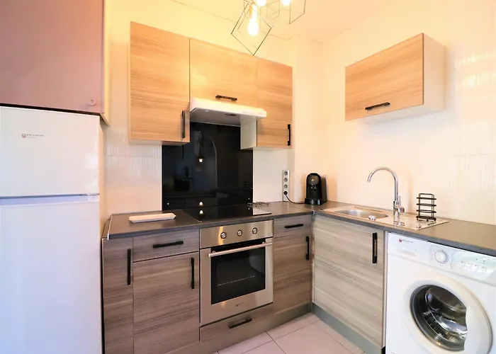 In With Waterfront Views شقة *