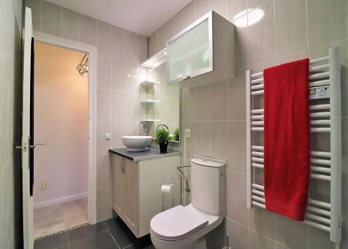 شقة In With Waterfront Views