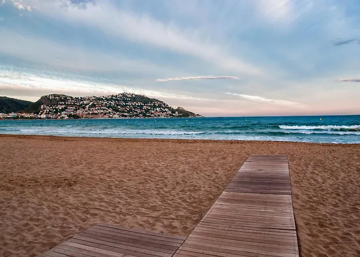 شقة In With Waterfront Views روساس