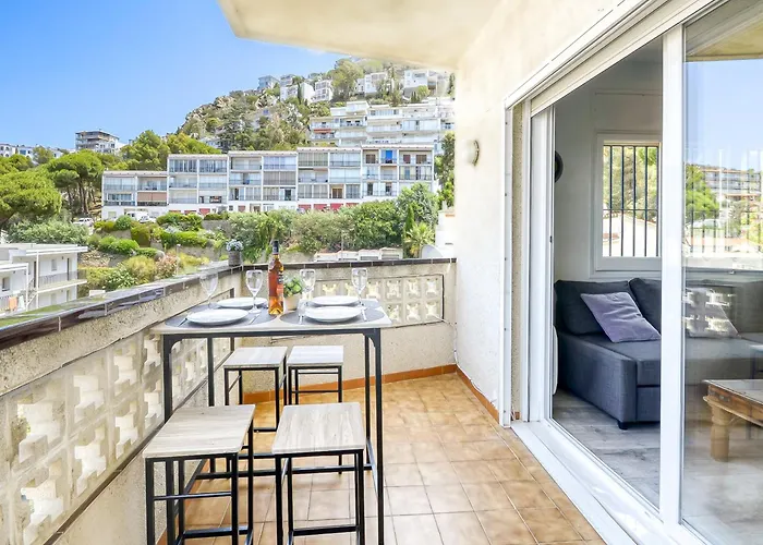 In With Waterfront Views شقة *