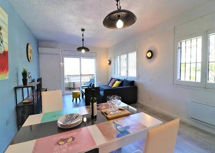 شقة In With Waterfront Views *
