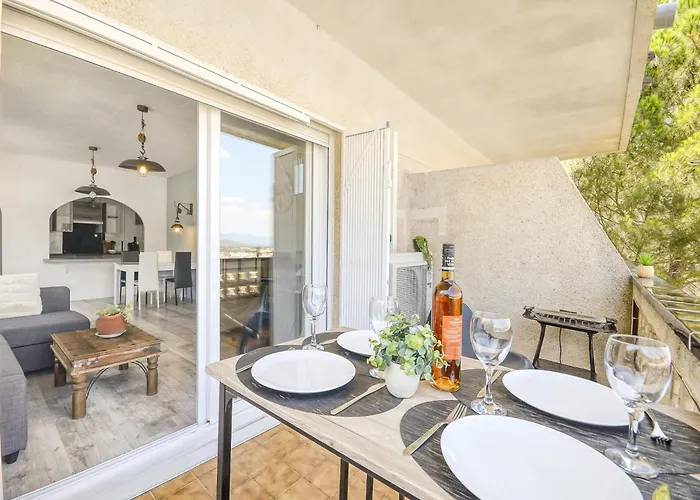 In With Waterfront Views شقة *
