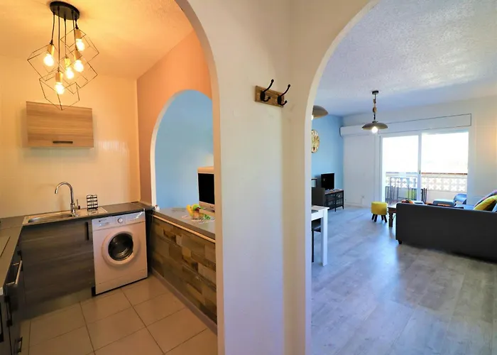 شقة In With Waterfront Views روساس
