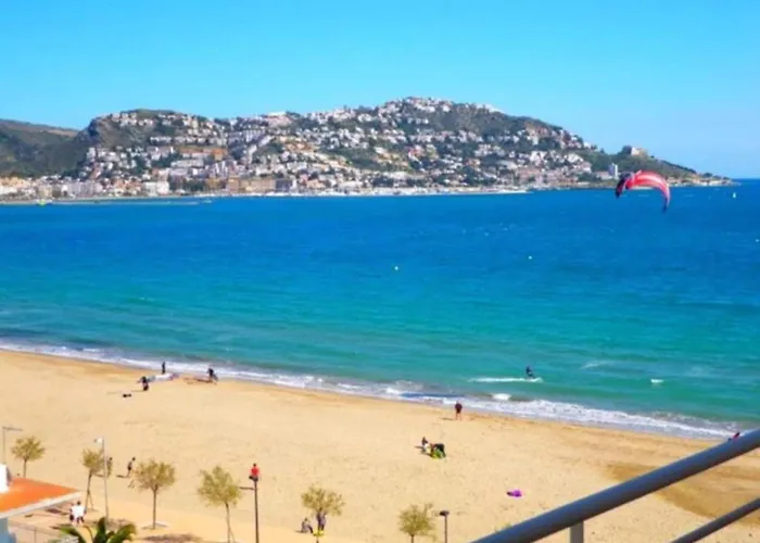 شقة In With Waterfront Views روساس